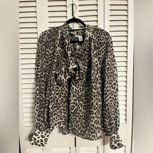 Perfect top for the office or nice dinner